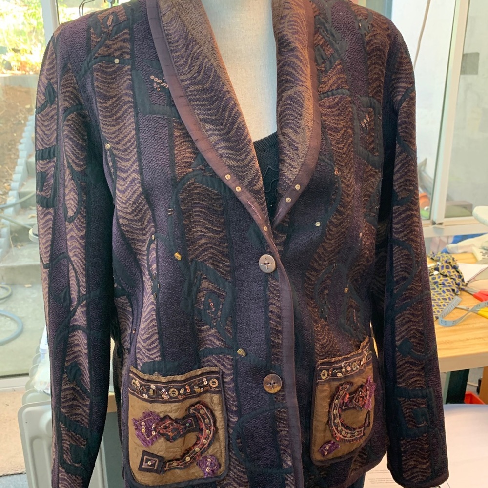 Woman reversible shawl collar jacket in beautiful earth tone.
